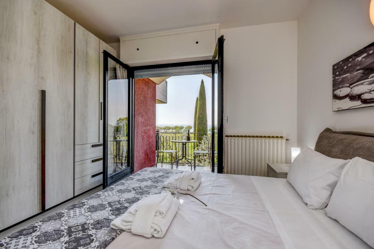 Holiday Sirmione Apartments Экстерьер фото